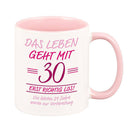 Tasse: "Das Leben geht erst richtig los", personalisiert - Objectzz