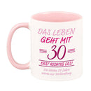 Tasse: "Das Leben geht erst richtig los", personalisiert - Objectzz